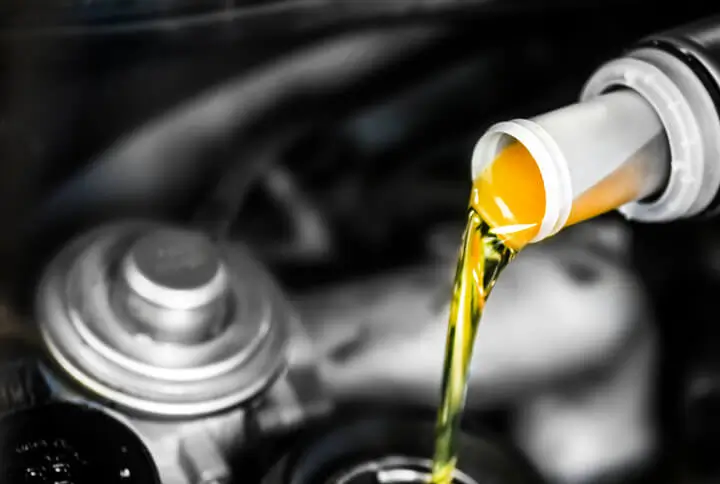 Pentingnya Ganti Oli Rutin untuk Menjaga Performa Mobil Tetap Maksimal